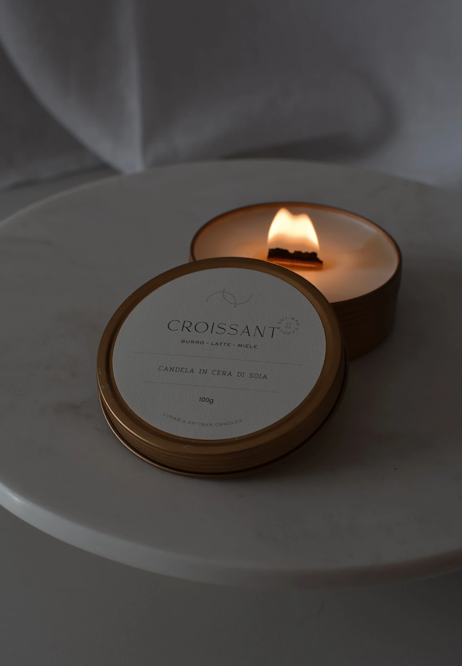 Etichette per candele artigianali con logo design minimal ed elegante per Lunaria Candle